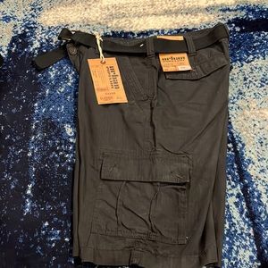 NWTs Men’s UrbanPipeline cargo shorts. Sz 32